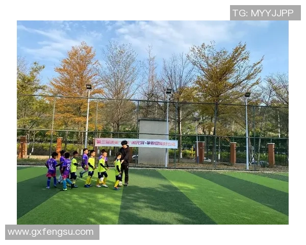 儿童足球小球星赛场英姿展现激情动作点燃无限梦想