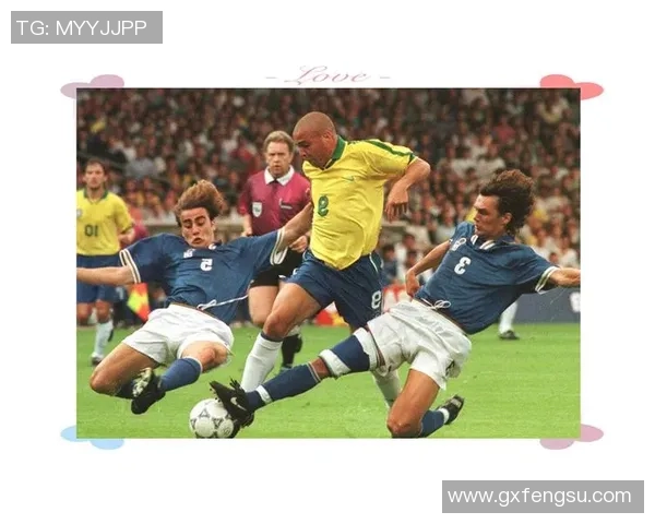 球星背心与足球文化的深度融合：从球场到街头的时尚演变