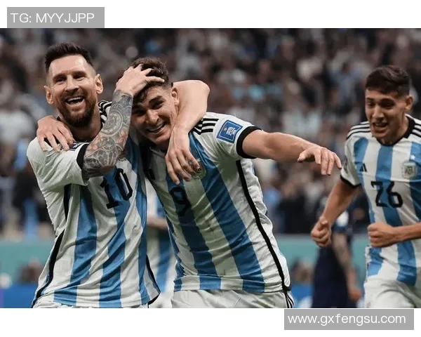 足球八大巨星同框合影震撼登场，见证传奇时刻共聚一堂