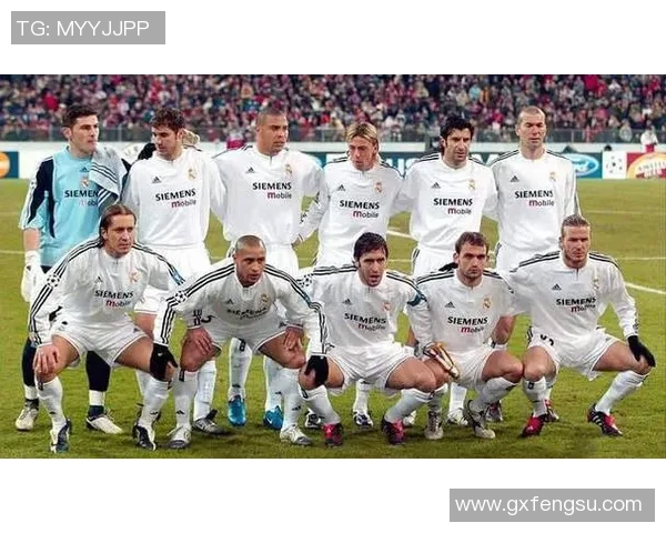 足球球星常穿的两双袜子背后的秘密与流行趋势解析 足球球星常穿的两双袜子背后的秘密与流行趋势解析